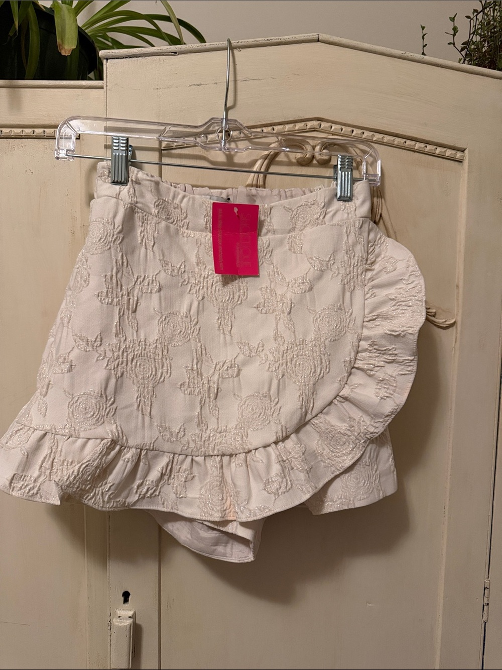 DO+BE Cream Floral Jacquard Ruffle Skort